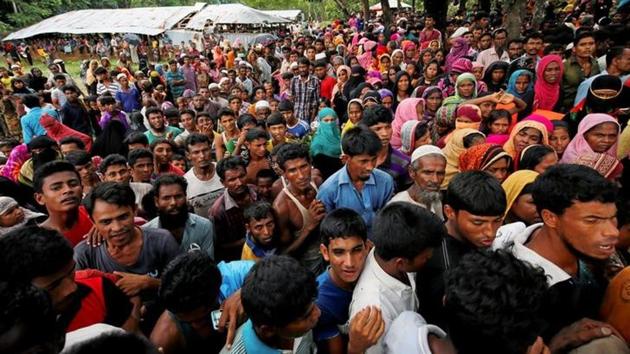 With power supplies knocked out and fresh food in short supply, aid agencies handed out rations to refugees who thronged distribution points. (Mohammad Ponir Hossain/REUTERS) With power supplies knocked out and fresh food in short supply, aid agencies handed out rations to refugees who thronged distribution points. (Mohammad Ponir Hossain/REUTERS)