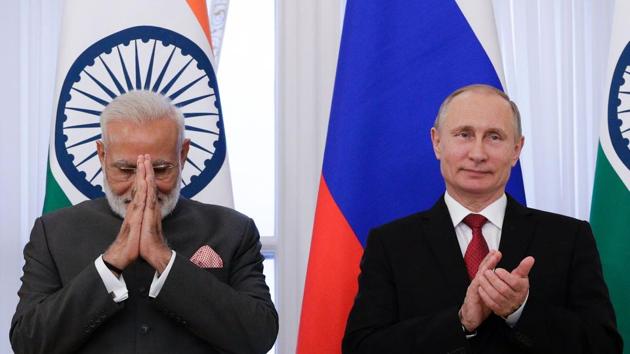 Russian President Vladimir Putin and Prime Minister Narendra Modi attend a signing ceremony following their meeting on the sidelines of the St. Petersburg International Economic Forum (SPIEF) in Saint Petersburg on June 1.(AFP Photo)
