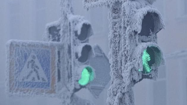 Traffic lights are seen covered in snow in Yakutsk, in the Republic of Sakha. (Maxim Shemetov / REUTERS) Traffic lights are seen covered in snow in Yakutsk, in the Republic of Sakha. (Maxim Shemetov / REUTERS)