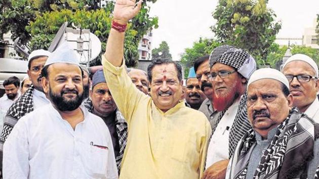 Indresh Kumar (Centre) said love holds ‘sacredness’ and ‘piousness’ in India, but the West has commercialised it and given birth to Valentine’s Day.(HT File Photo) Indresh Kumar (Centre) said love holds ‘sacredness’ and ‘piousness’ in India, but the West has commercialised it and given birth to Valentine’s Day.(HT File Photo)