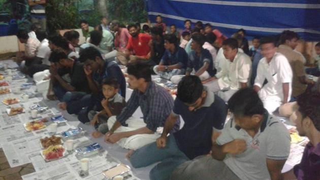 At least 500 people attended the Iftar party organised by a temple in Malappuram district in Kerala.(HT Photo)