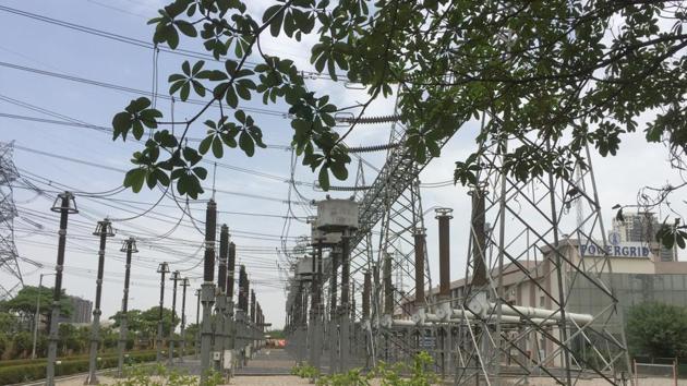 to combat Gurgaon’s dependency on diesel generators that severely deteriorates air pollution, officials said that the Haryana government needs to formulate policies on making renewable energy a priority. (Parveen Kumar/HT Photo) to combat Gurgaon’s dependency on diesel generators that severely deteriorates air pollution, officials said that the Haryana government needs to formulate policies on making renewable energy a priority. (Parveen Kumar/HT Photo)