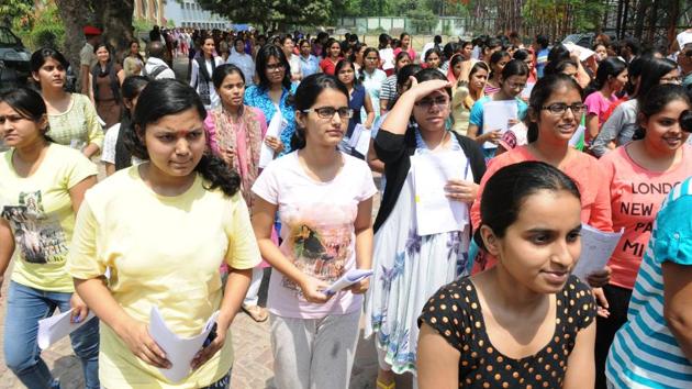 Last year, topper Ruby Rai said “prodigal science” is about cooking and this time too, Bihar’s Class 12 topper in humanities struggled to explain the basics of music.(A P Dube/HT file)