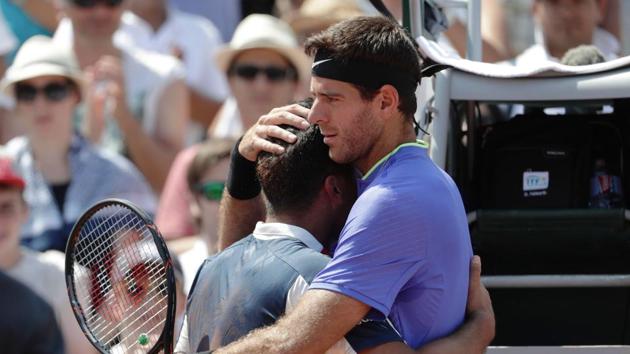 Spain's Nicolas Almagro (L) is comforted by Argentina's Juan Martin Del Potro after being forced to retire in their 2nd round match. Del Potro will next face Murray. (AFP) 
