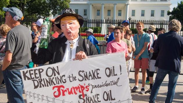 A protester holds up sign during a demonstration in front of the White House in Washington, DC on June 1, 2017, objecting to US President Donald Trump's decision to withdraw from the Paris Climate accord. President Donald Trump declared that the United States will withdraw from the 2015 Paris accord and try to negotiate a new global deal on climate change. (AFP Photo) A protester holds up sign during a demonstration in front of the White House in Washington, DC on June 1, 2017, objecting to US President Donald Trump's decision to withdraw from the Paris Climate accord. President Donald Trump declared that the United States will withdraw from the 2015 Paris accord and try to negotiate a new global deal on climate change. (AFP Photo)