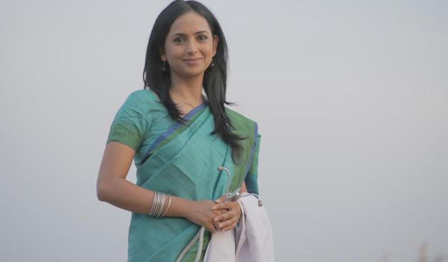 Actor Meinal Vaishnav plays the role of Dr. Sneha Mathur in the show.