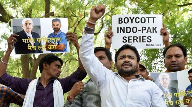 Workers of the Hindu Sena workers on Saturday protested the Indian cricket team playing against Pakistan at the 2017 ICC Champions trophy.(Twitter Photo/Hindu Sena)