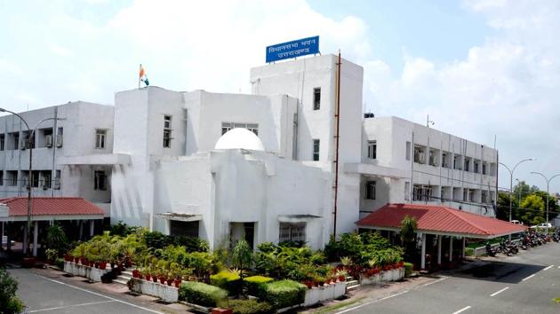 Rumours are rife that some 26 of the total 57 BJP MLAs had a closed-door meeting recently at a hotel on the outskirts of Dehradun. (HT Photo) Rumours are rife that some 26 of the total 57 BJP MLAs had a closed-door meeting recently at a hotel on the outskirts of Dehradun. (HT Photo)