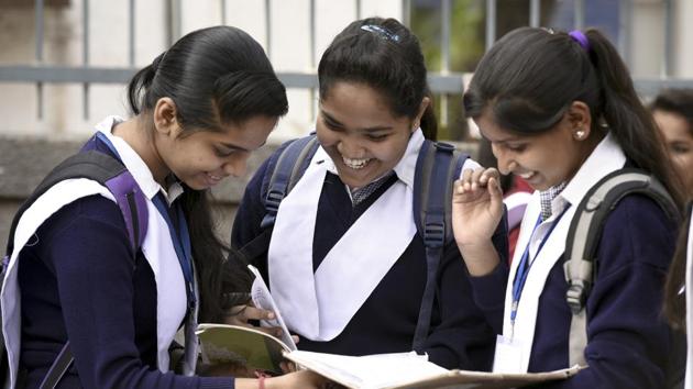 The Central Board of Secondary Education (CBSE) announced the Class 10 examination results 2017 on its official website cbse.nic.(Sonu Mehta/HT file) The Central Board of Secondary Education (CBSE) announced the Class 10 examination results 2017 on its official website cbse.nic.(Sonu Mehta/HT file)