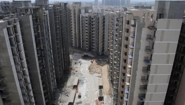 Homebuyers are worried as they are losing hope of action against developers for delaying possession of flats and not paying the refund as part of the builder-buyer agreement.(Parveen Kumar/HT FILE)