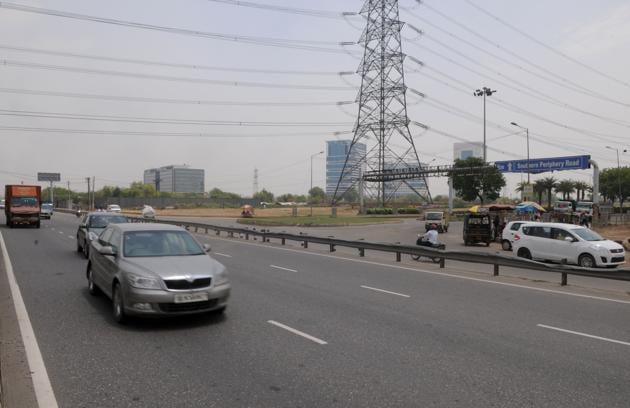 Huda wants cloverleaf road on Delhi-Gurgaon Expressway near Kherki Daula to connect SPR to NPR. (Parveen Kumar/HT) Huda wants cloverleaf road on Delhi-Gurgaon Expressway near Kherki Daula to connect SPR to NPR. (Parveen Kumar/HT)