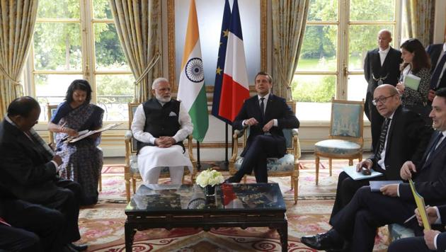 Prime Minister Narendra Modi holds talks with French President Emmanuel Macron at the Elysee Palace in Paris on Saturday.(REUTERS) Prime Minister Narendra Modi holds talks with French President Emmanuel Macron at the Elysee Palace in Paris on Saturday.(REUTERS)