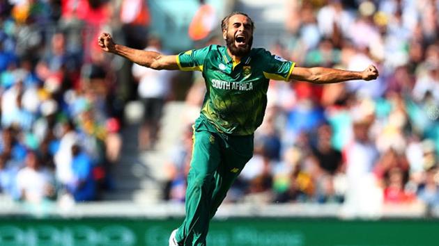 Imran Tahir celebrates the wicket of Chamara Kapugedera during the ICC Champions Trophy match between Sri Lanka and South Africa at The Oval. Catch live cricket score of Sri Lanka vs South Africa here(Getty Images)