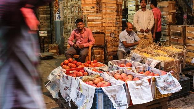 Vendors at Navi Mumbai’s APMC market said 220 vegetable-bearing trucks had arrived on Saturday.(HT)