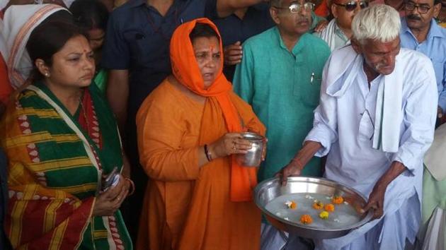Union minister Uma Bharti at Sringverpur dham. (HT Photo) Union minister Uma Bharti at Sringverpur dham. (HT Photo)