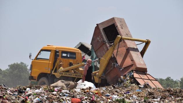 Instead of being processed, the garbage generated by the city is simply dumped near Dadumajra.(Sanjeev Sharma/HT)