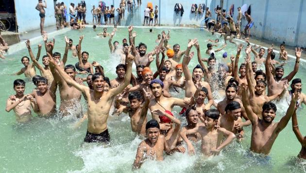 The Indian Meteorological Department, Chandigarh, has issued a warning that heat wave conditions are likely at isolated places in south-west parts of Punjab and Haryana for the next 36 hours. (Sameer Sehgal/HT Photo) The Indian Meteorological Department, Chandigarh, has issued a warning that heat wave conditions are likely at isolated places in south-west parts of Punjab and Haryana for the next 36 hours. (Sameer Sehgal/HT Photo)