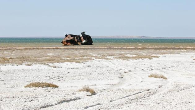 An abandoned ship lies next to a salinated part of the Aral Sea coastline near the village of Akespe. (Shamil Zhumatov / REUTERS) 