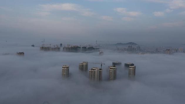 Buildings and construction sites are seen among fog in Rizhao, Shandong province, China . (REUTERS) Buildings and construction sites are seen among fog in Rizhao, Shandong province, China . (REUTERS)
