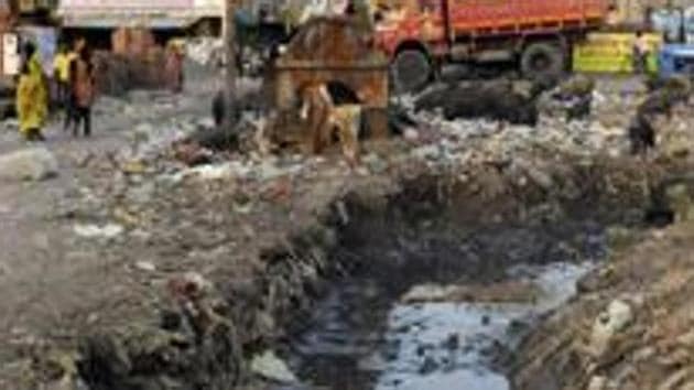 A 30-year-old sanitary worker in Pakistan fell unconscious while cleaning a drain. (File Photo) A 30-year-old sanitary worker in Pakistan fell unconscious while cleaning a drain. (File Photo)