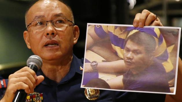 Police Gen. Oscar Albayalde holds a copy of an image of a gunman who stormed the Resorts World Manila complex whom he identified as Jessie Carlos during a news conference Sunday, June 4, 2017 . The lone suspect behind a deadly attack on the casino and shopping complex in Manila was a heavily indebted Filipino, not a terrorist, police said.(AP)