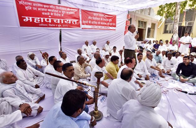 The residents of Silokhra and 36 other villages held a panchayat on Sunday opposing the Huda’s plot allotment for setting up the BJP party office. (Sanjeev Verma/HT PHOTO) The residents of Silokhra and 36 other villages held a panchayat on Sunday opposing the Huda’s plot allotment for setting up the BJP party office. (Sanjeev Verma/HT PHOTO)