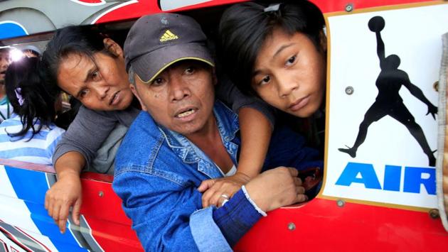 Residents rescued by government soldiers look for their loved ones as the government troops continue to assault the Maute group in Marawi city, Philippines. (Romeo Ranoco / REUTERS) Residents rescued by government soldiers look for their loved ones as the government troops continue to assault the Maute group in Marawi city, Philippines. (Romeo Ranoco / REUTERS)