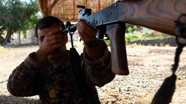 A fighter from the Kurdish People's Protection Units (YPG) cleans his rifle during a training exercise in the northeastern Syrian Kurdish town of Derik, known as al-Malikiyah in Arabic. (DELIL SOULEIMAN / AFP) A fighter from the Kurdish People's Protection Units (YPG) cleans his rifle during a training exercise in the northeastern Syrian Kurdish town of Derik, known as al-Malikiyah in Arabic. (DELIL SOULEIMAN / AFP)