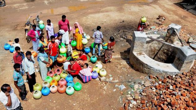 People gather around a well in a drought-hit in Lakya near Chikmagalur, Karnataka. (PTI)