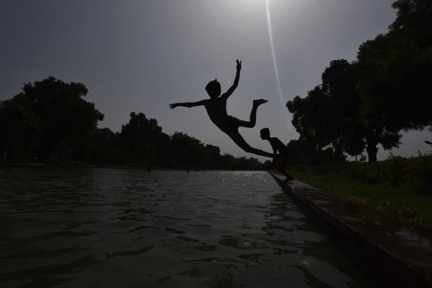 Boys jump into a water body to get relief from heat wave conditions in New Delhi. Temperatures are witnessing a rise in northern part of India, particularly in Delhi, which has recorded the daytime high beyond 45 degrees Celsius in the last 24 hours. (Burhaan Kinu/HT PHOTO) Boys jump into a water body to get relief from heat wave conditions in New Delhi. Temperatures are witnessing a rise in northern part of India, particularly in Delhi, which has recorded the daytime high beyond 45 degrees Celsius in the last 24 hours. (Burhaan Kinu/HT PHOTO)