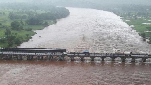 Heavy rain led the British-era Mahad bridge to collapse on August 2 last year.(HT File Photo)
