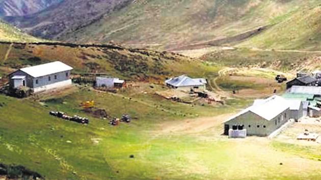 Chinese helicopters hovered over Barahoti region in Uttarakhand on Saturday. (HT File Photo) Chinese helicopters hovered over Barahoti region in Uttarakhand on Saturday. (HT File Photo)