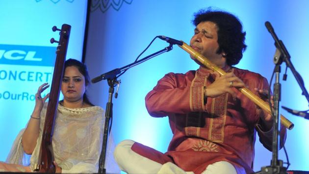 Rakesh Chaurasia says he got hooked to the flute listening to maestro Hariprasad Chaurasia. (Dheeraj Dhawan/HT Photo) Rakesh Chaurasia says he got hooked to the flute listening to maestro Hariprasad Chaurasia. (Dheeraj Dhawan/HT Photo)