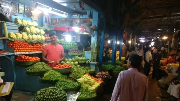 Dadar residents said vendors were charging higher rates for vegetables on Monday.(Pratik Chorge/HT)