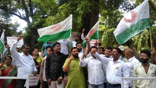 Farmers protesting in Pune on Monday.(HT Photo)