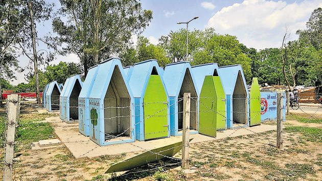 The 418 mobile toilets placed in slums and colonies at a cost of Rs 1.55 crore (Ravi Kumar/HT Photo)