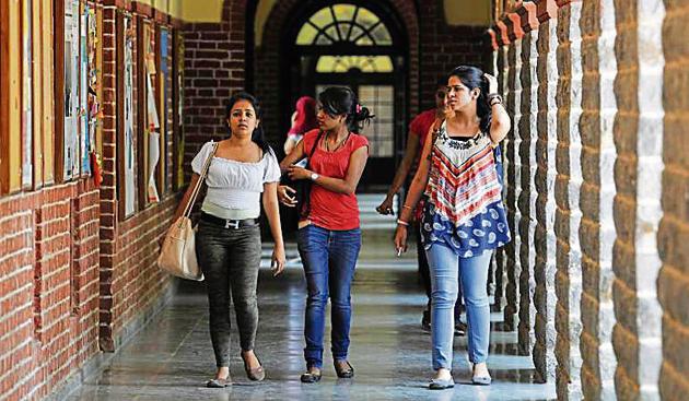 Students from all streams can apply for the course. Applicants have to fill the central registration form and admission will be done based on cutoffs. (Hindustan Times) Students from all streams can apply for the course. Applicants have to fill the central registration form and admission will be done based on cutoffs. (Hindustan Times)