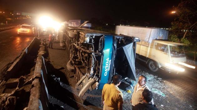 Of the 39,878 road accidents that were recorded in 2016, as many as 10,364 took place on national highways.(HT File Photo)