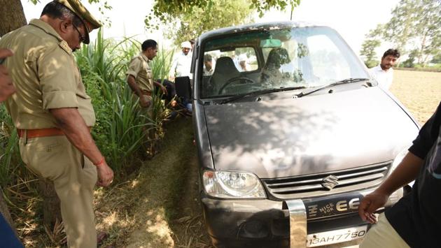 The car in which eight people were travelling on Jewar-Bulandshahr road was waylaid by six men on May 25. (Virendra Singh Gosain/HT File Photo) The car in which eight people were travelling on Jewar-Bulandshahr road was waylaid by six men on May 25. (Virendra Singh Gosain/HT File Photo)