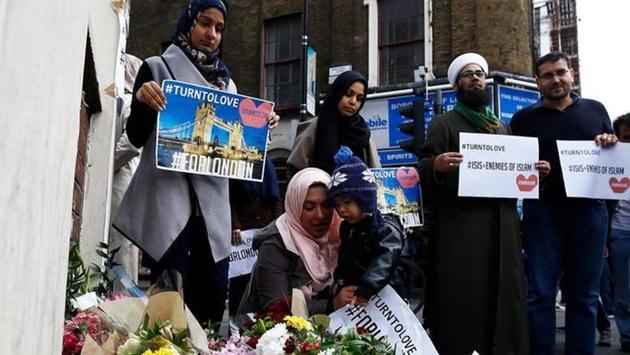 Muslims pray at a floral tribute near London Bridge, after attackers rammed a hired van into pedestrians on London Bridge and stabbed others nearby killing and injuring people, in London on June 4, 2017.(Reuters)