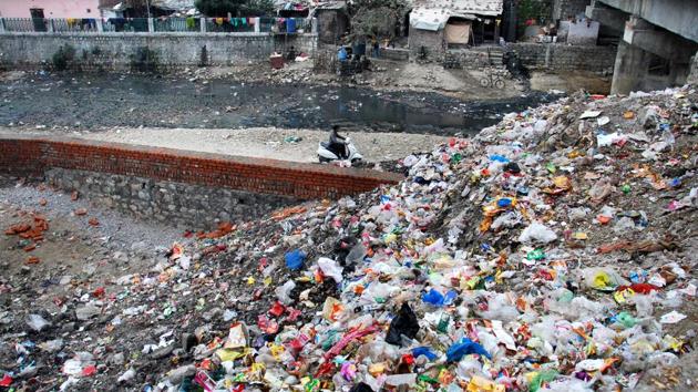 Door-to-door waste collection was also below 40% in 80 cities. Uttar Pradesh tops the list with 30 cities followed by Rajasthan and Bihar. (Vinay Santosh Kumar/HT File photo) Door-to-door waste collection was also below 40% in 80 cities. Uttar Pradesh tops the list with 30 cities followed by Rajasthan and Bihar. (Vinay Santosh Kumar/HT File photo)