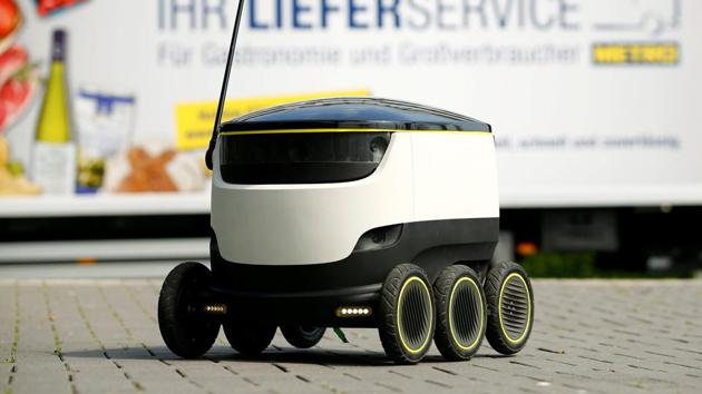 A conventional delivery truck of Germany's biggest retailer Metro AG stands behind the world's first commercial delivery robot of Starship Technologies during a demonstration at Metro's headquarter in Duesseldorf, Germany, June 7, 2016.(REUTERS) A conventional delivery truck of Germany's biggest retailer Metro AG stands behind the world's first commercial delivery robot of Starship Technologies during a demonstration at Metro's headquarter in Duesseldorf, Germany, June 7, 2016.(REUTERS)