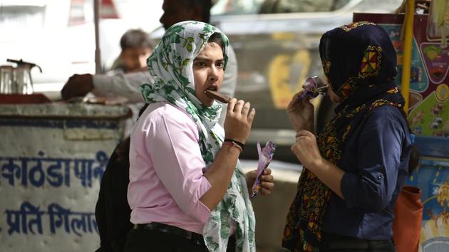 A cloudy sky is expected on Monday, with the maximum temperature predicted to be around 43 degrees Celsius.The forecast says dust storms from Tuesday night, and light rain and thundershowers accompanied by squally winds for two days thereafter. (Raj K Raj/HT PHOTO) 