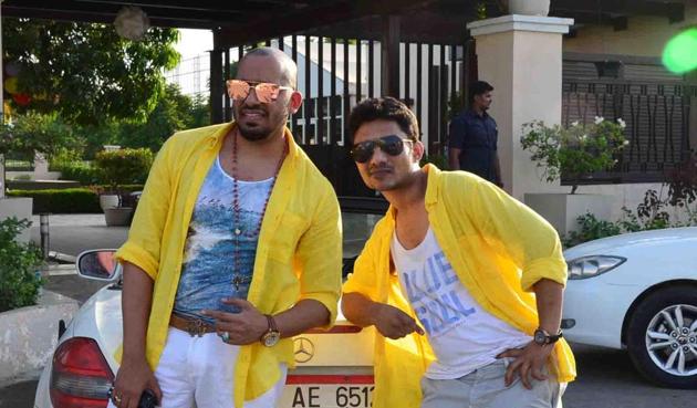 Singer and actor Ali Quli Mirza (left) and Iqbal Ali during the shoot in Lucknow. (HT Photo) Singer and actor Ali Quli Mirza (left) and Iqbal Ali during the shoot in Lucknow. (HT Photo)
