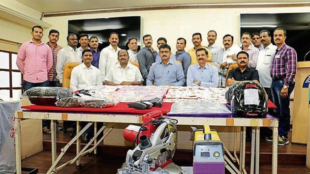The gold jewellery recovered from the two was worth ₹59,76,075; the silver jewellery was worth Rs 4,190; Indian currency worth Rs 66,04,000 and foreign currency worth Rs 3,08,482. (HT PHOTO) The gold jewellery recovered from the two was worth ₹59,76,075; the silver jewellery was worth Rs 4,190; Indian currency worth Rs 66,04,000 and foreign currency worth Rs 3,08,482. (HT PHOTO)