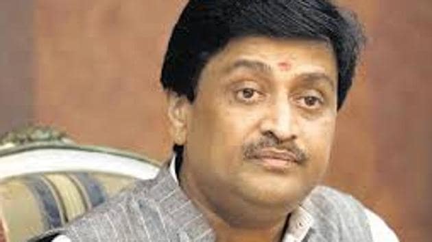 Former chief minister Ashok Chavan also criticized chief minister Devendra Fadnavis and Minister of State for Agriculture Sadabhau Khot for trying to divide farmers (HT) Former chief minister Ashok Chavan also criticized chief minister Devendra Fadnavis and Minister of State for Agriculture Sadabhau Khot for trying to divide farmers (HT)