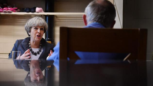 British Prime Minister Theresa May speaks to the Done family during an election campaign visit to their farm in near Overton, north-east Wales, on June 6, 2017. Britain goes to the polls on June 8 to vote in a general election only days after another terrorist attack on the nation's capital. (AFP Photo) British Prime Minister Theresa May speaks to the Done family during an election campaign visit to their farm in near Overton, north-east Wales, on June 6, 2017. Britain goes to the polls on June 8 to vote in a general election only days after another terrorist attack on the nation's capital. (AFP Photo)
