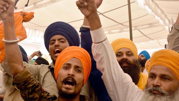 Radical Sikh activist rising pro-Khalistan slogans at Akal Takht, Golden Temple, on the 33rd anniversary of Operation Bluestar, in Amritsar on Tuesday, June 6. (Gurpreet Singh/HT)