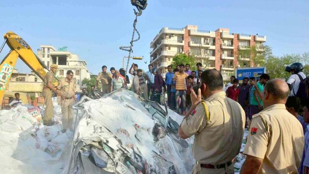 Police personnel and rescue teams pull the mangled car from underneath the truck in Jaipur on Tuesday. (Prabhakar Sharma/HT Photo) Police personnel and rescue teams pull the mangled car from underneath the truck in Jaipur on Tuesday. (Prabhakar Sharma/HT Photo)