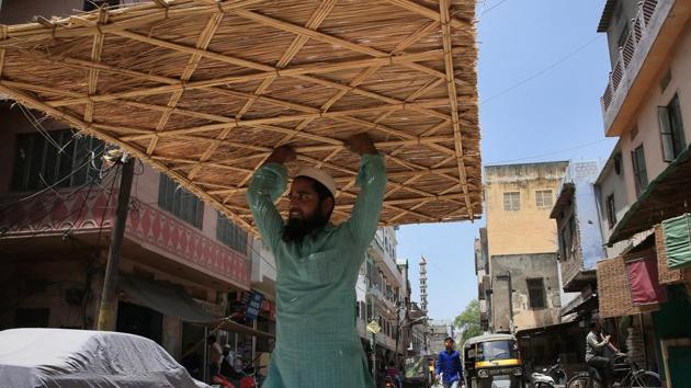 Mohammed Saeed, a sixth generation piyao maker has been hit hard by escalation in costs and dwindling buyers for his products. (HimanSHU VYAS / HT PHOTO) Mohammed Saeed, a sixth generation piyao maker has been hit hard by escalation in costs and dwindling buyers for his products. (HimanSHU VYAS / HT PHOTO)